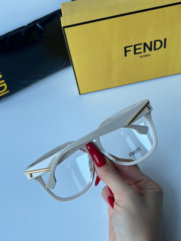 Fendi FE50064F Oversized Frames in Ivory - Image 3