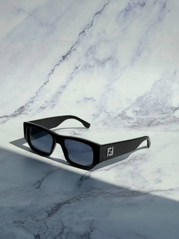 Fendi Squared FE40144I Sunglasses in Black - Image 4