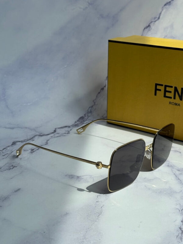 Fendi Baguette FE40123U Square Sunglasses in Gold - Image 7