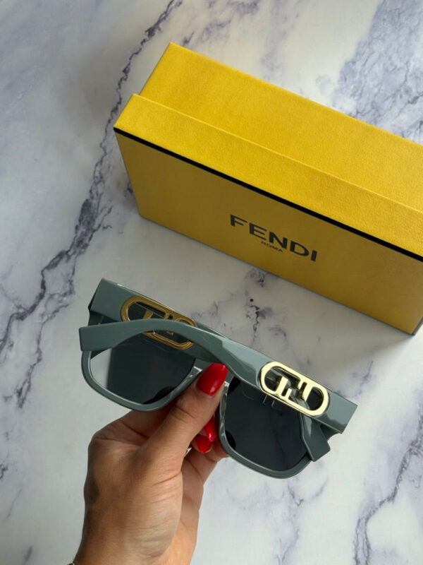 Fendi FE40063I Grey Sunglasses - Image 3