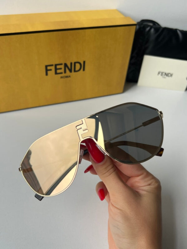 Fendi FE40080U Match Shield Sunglasses in Mirror Gold - Image 4