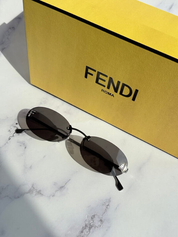 Fendi First FE4075US Rimless Sunglasses in Silver Grey - Image 4