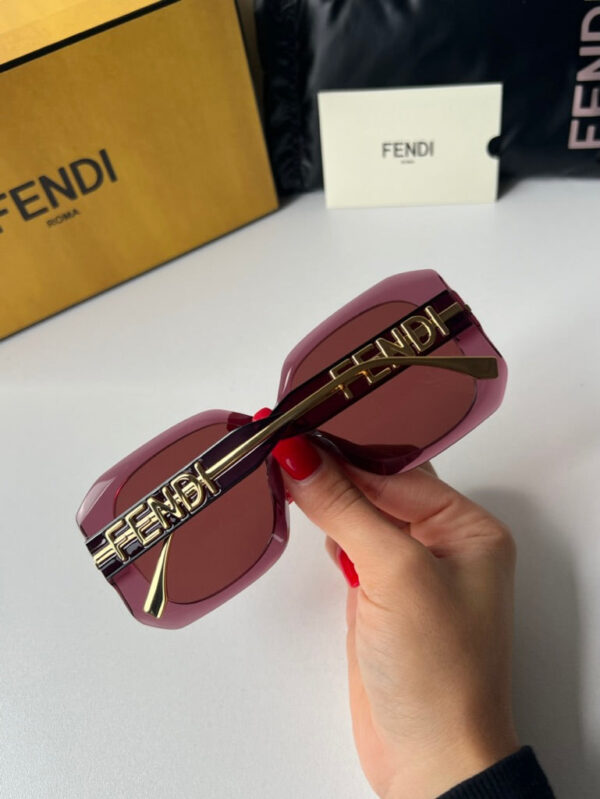 Fendi FE40065F Fendigraphy Burgundy Sunglasses - Image 3
