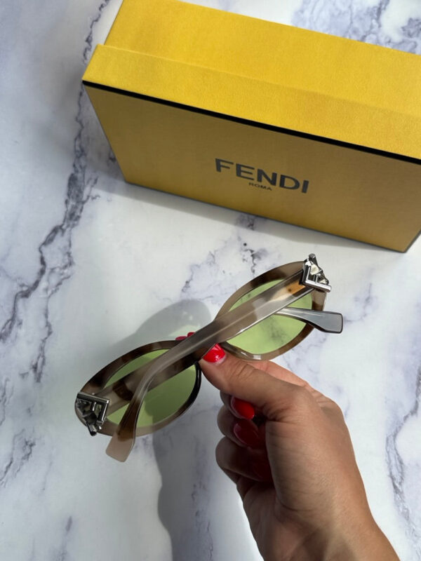 Fendi Diamonds FE40140U Oval Sunglasses in Tortoise Grey - Image 5