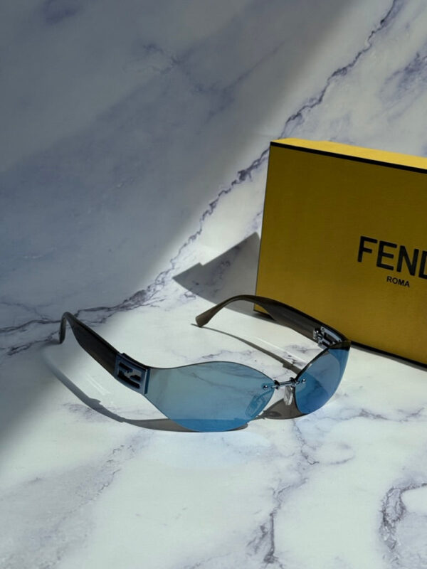 Fendi Baguette FE40159U Rimless Sunglasses in Blue - Image 2