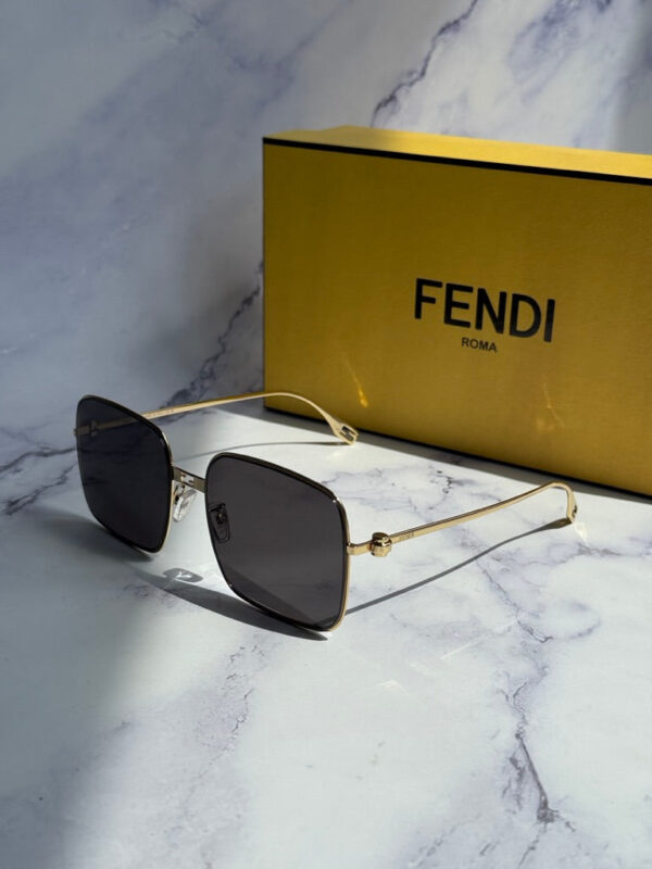 Fendi Baguette FE40123U Square Sunglasses in Gold - Image 4