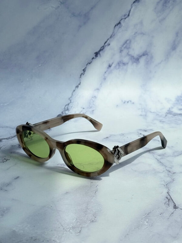 Fendi Diamonds FE40140U Oval Sunglasses in Tortoise Grey - Image 3