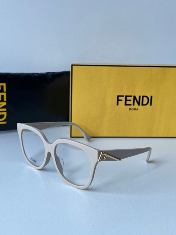 Fendi FE50064F Oversized Frames in Ivory - Image 4
